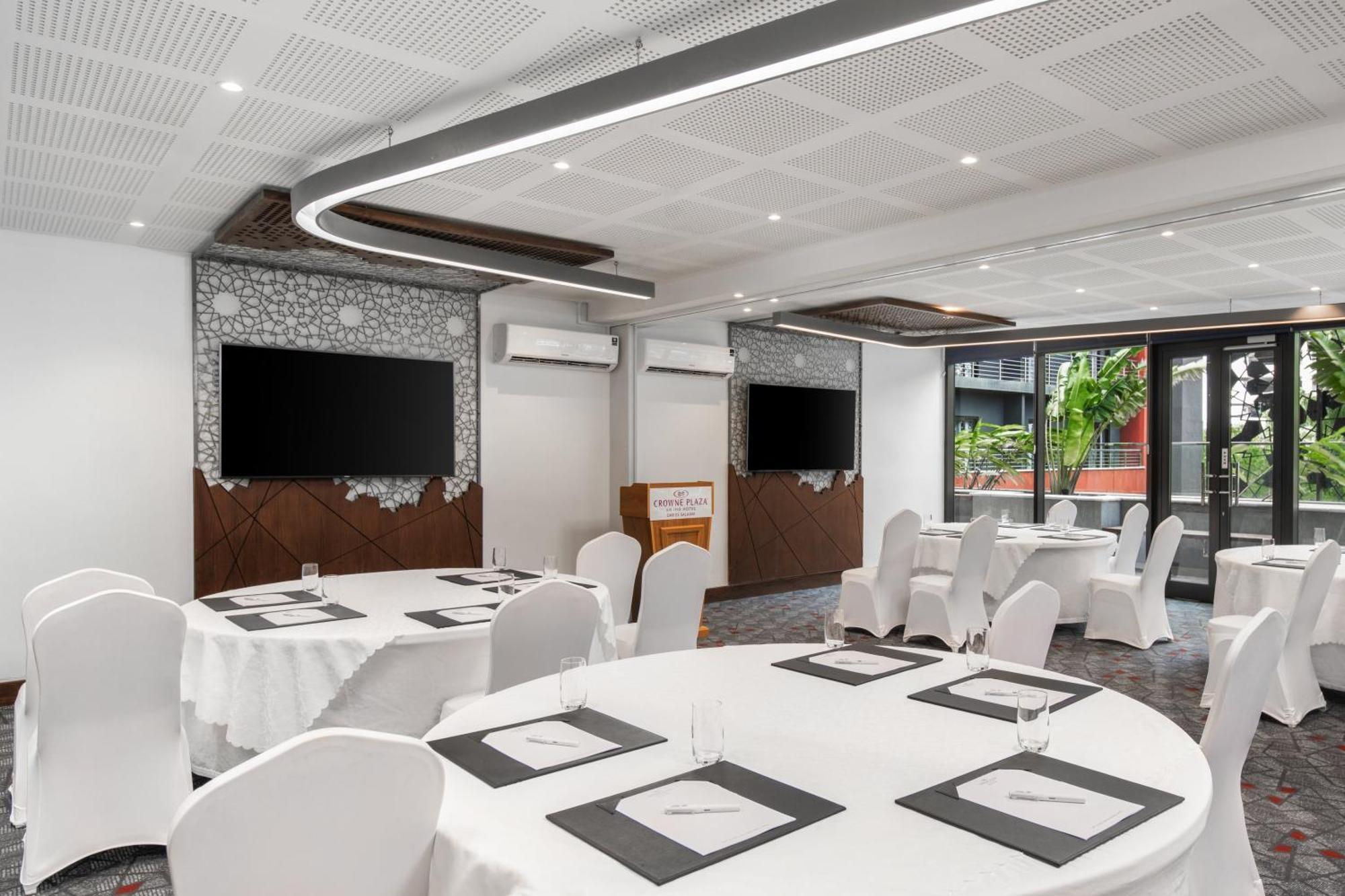 Crowne Plaza - By Ihg Отель 4*