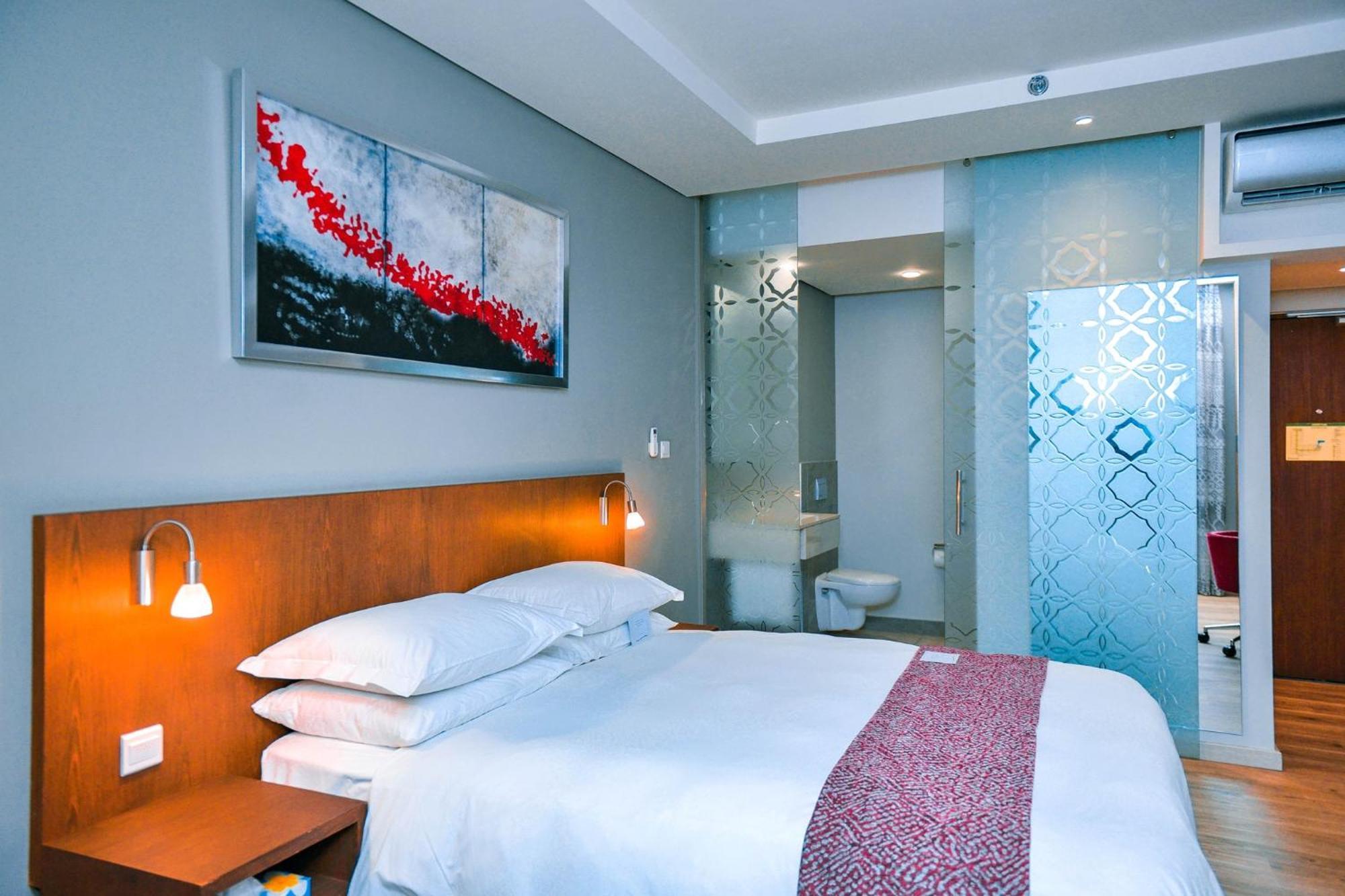 Crowne Plaza - By Ihg Hotel